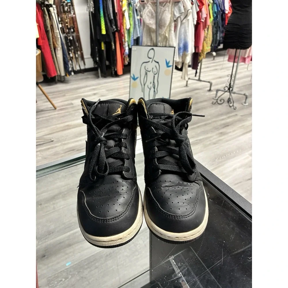 2024 Air Jordan 1 Mid GS 'Black Metallic Gold DQ8423-071 US Size 5Y Women's 6.5